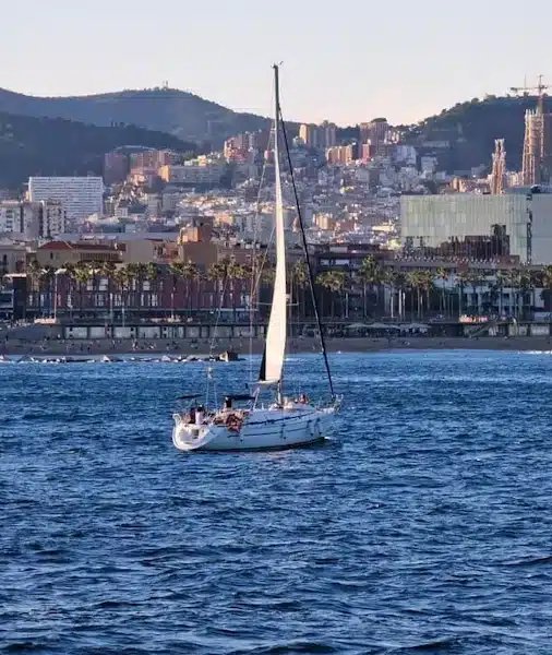 Η καλύτερη περιήγηση με σκάφος στη Βαρκελώνη 2026