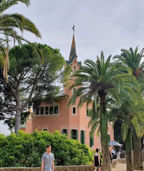 Tur Gaudi Terbaik Barcelona 2026