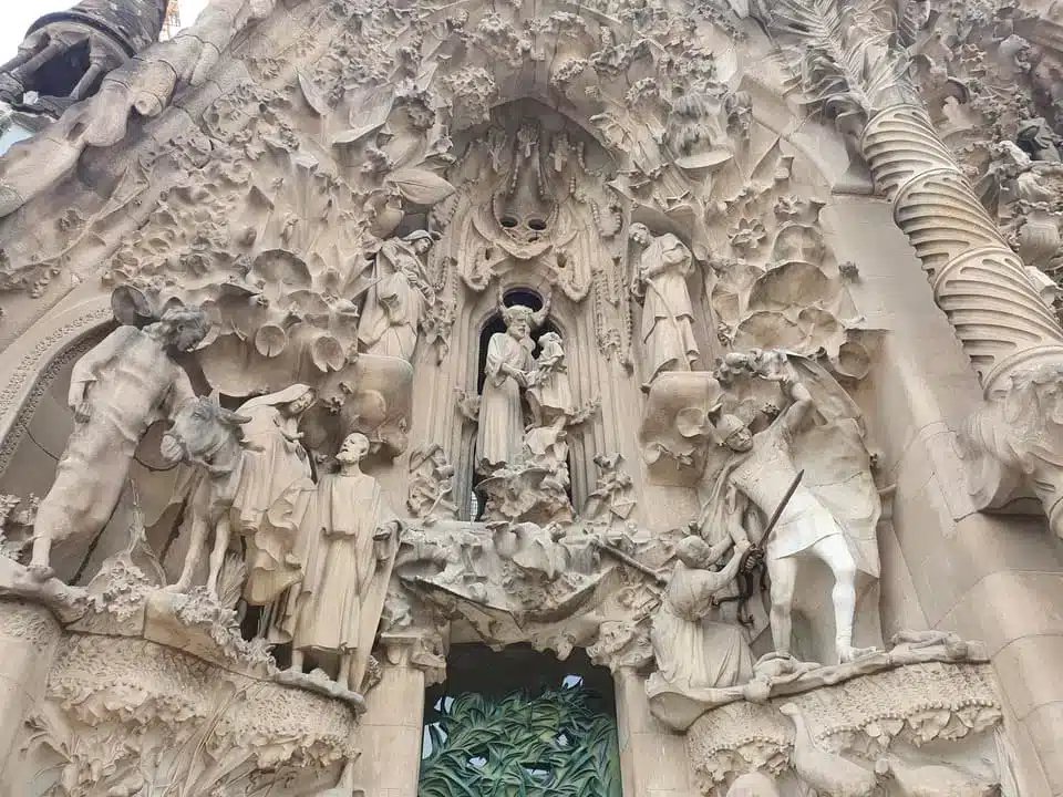 Tur Sagrada Familia Terbaik 2026
