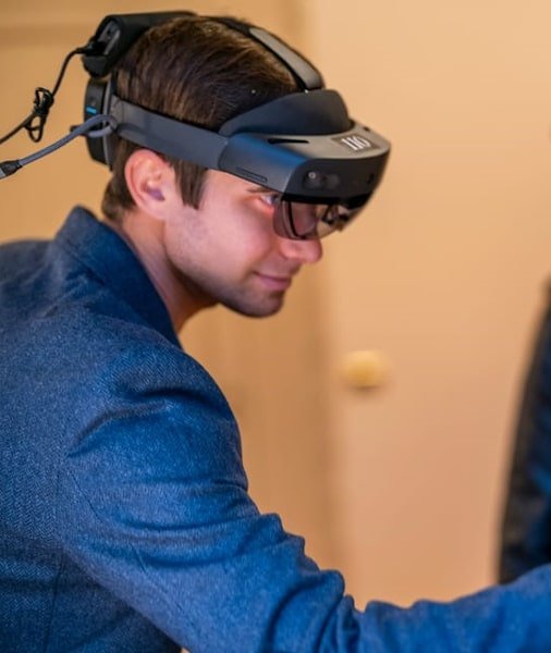 Virtual reality glasses